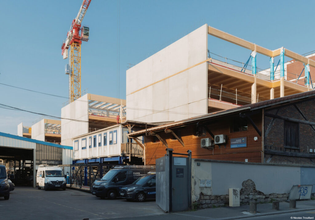Immeuble de bureaux en structure bois lamellé collé, CLT et béton