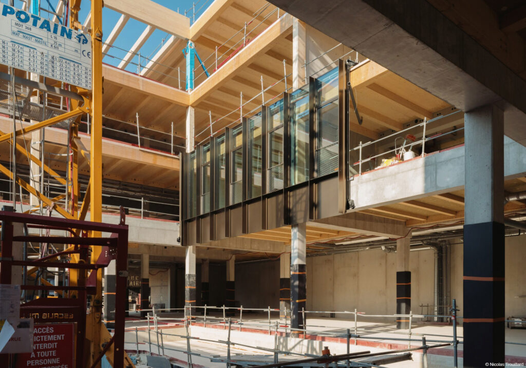 Immeuble de bureaux en structure bois lamellé collé, CLT et béton