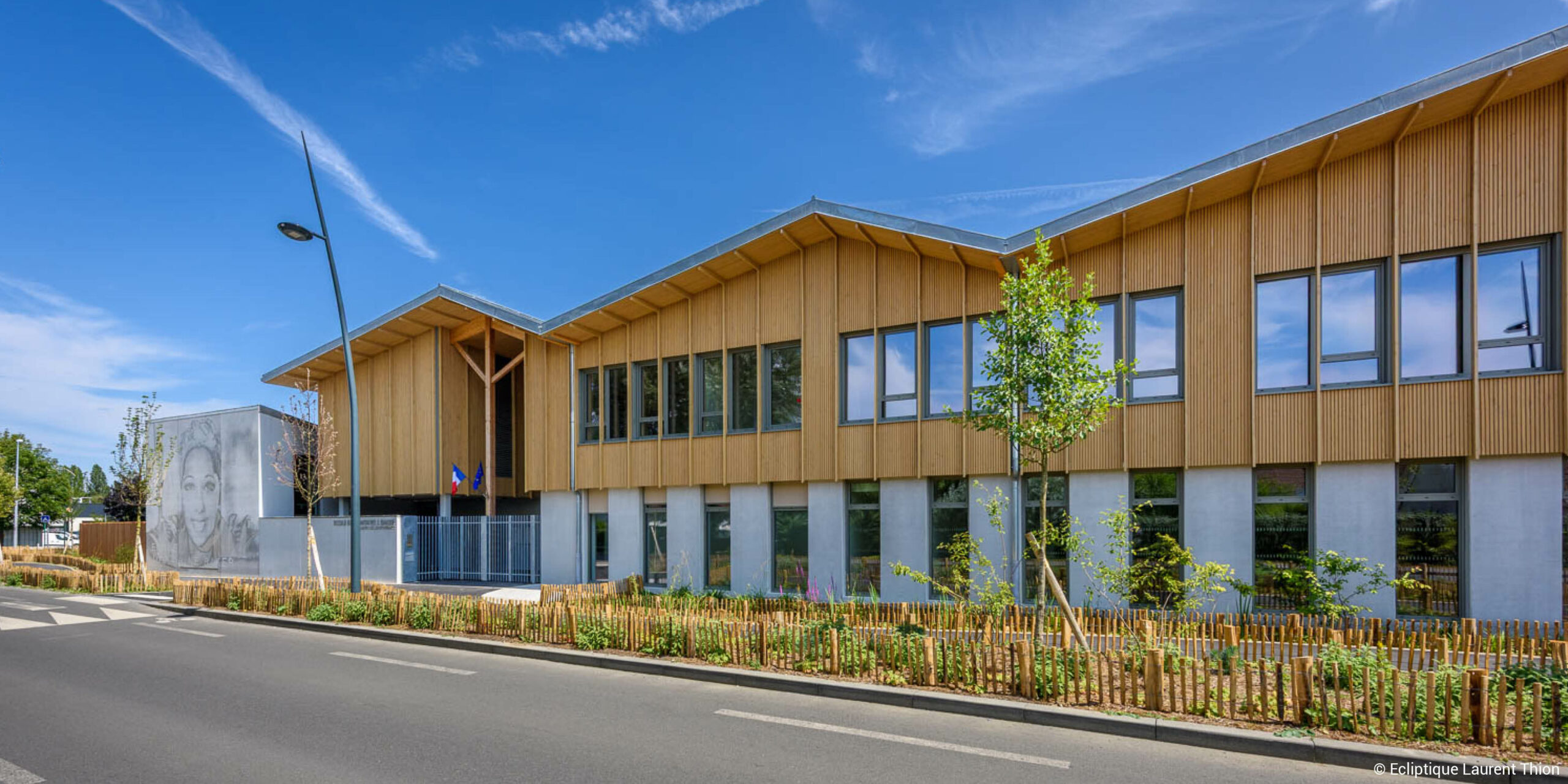 2 Poutre en I Groupe scolaire J. Baker Fleury Merogis by Badia Berger copyright Ecliptique Laurent Thion 2000x1000