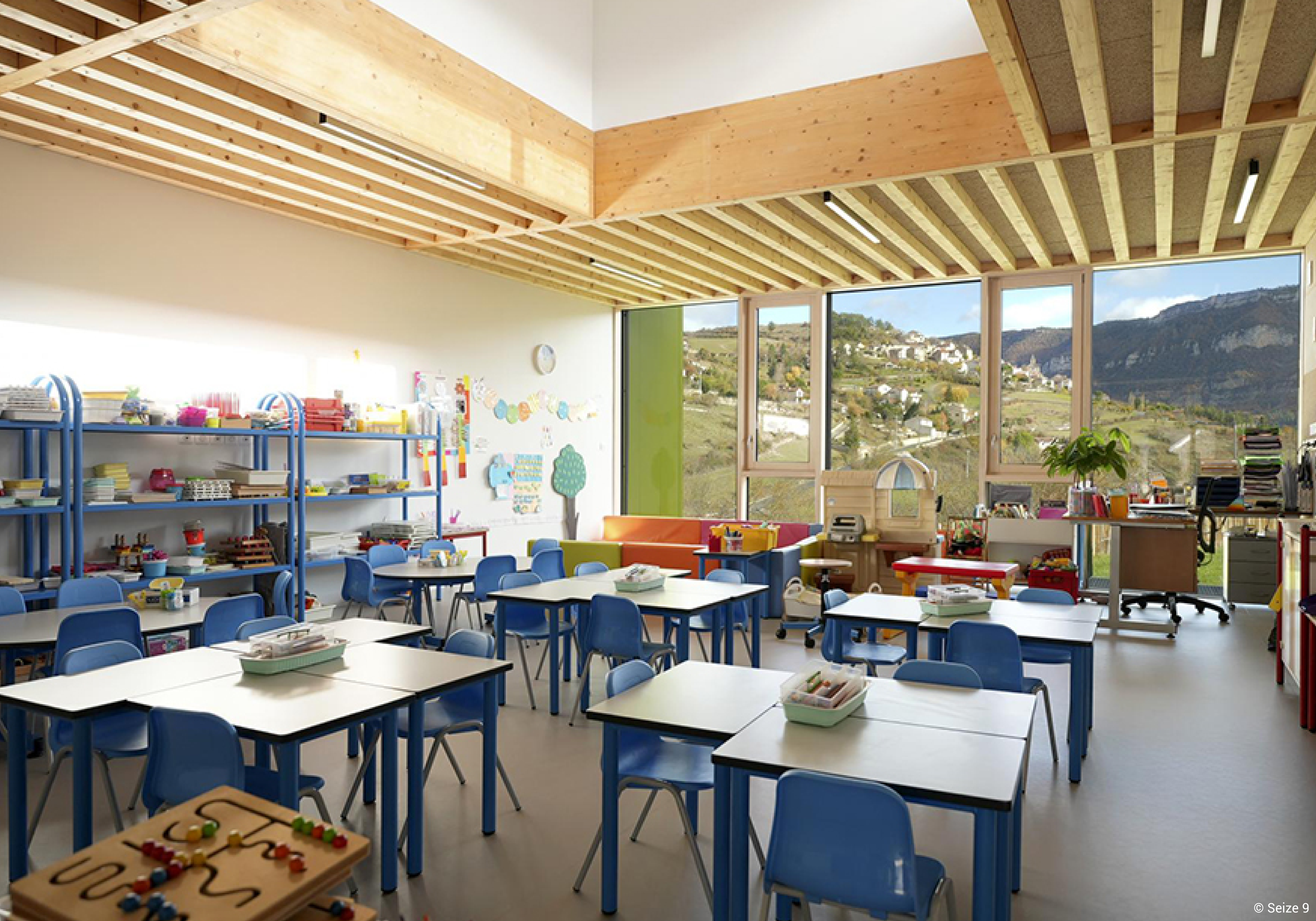 groupe scolaire passif en ossature bois et toiture en caissons préfabriqués en poutres en I