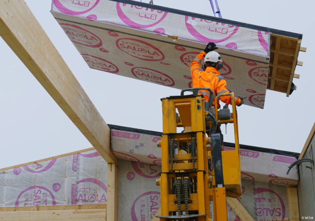 Pose de caissons de toiture en poutres en I