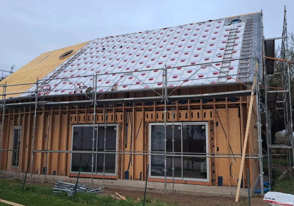 Construction maison individuelle en poutres en I, CLT et ouate de cellulose