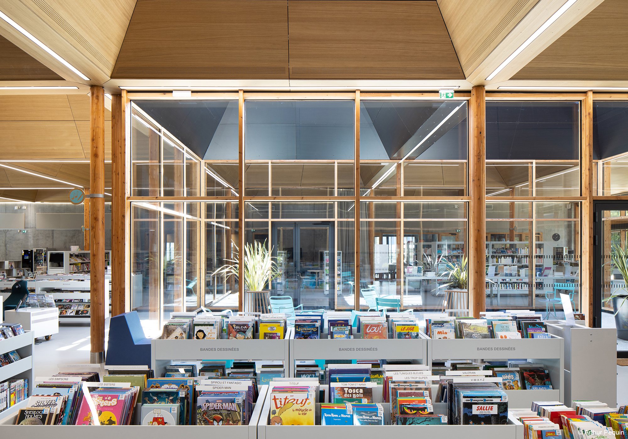 6 Bibliotheque Veilletet by Atelier King Kong copyright Arthur Pequin