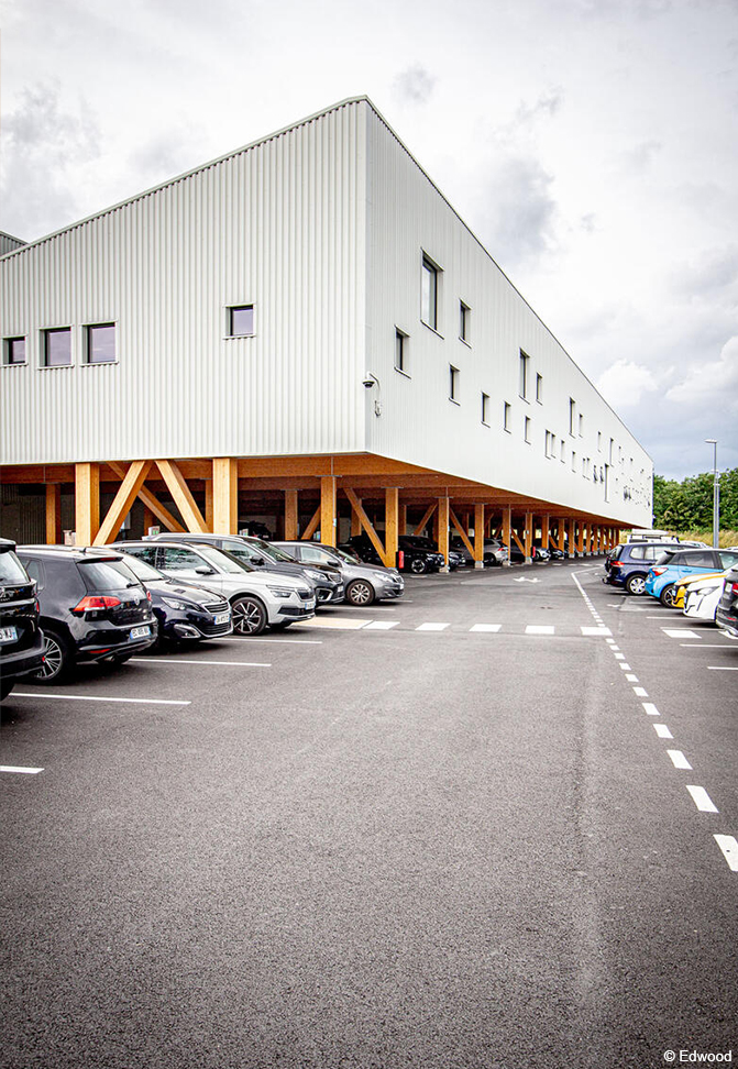 Extension immeuble de bureaux en bois avec structure en bois lamellé collé et murs en CLT